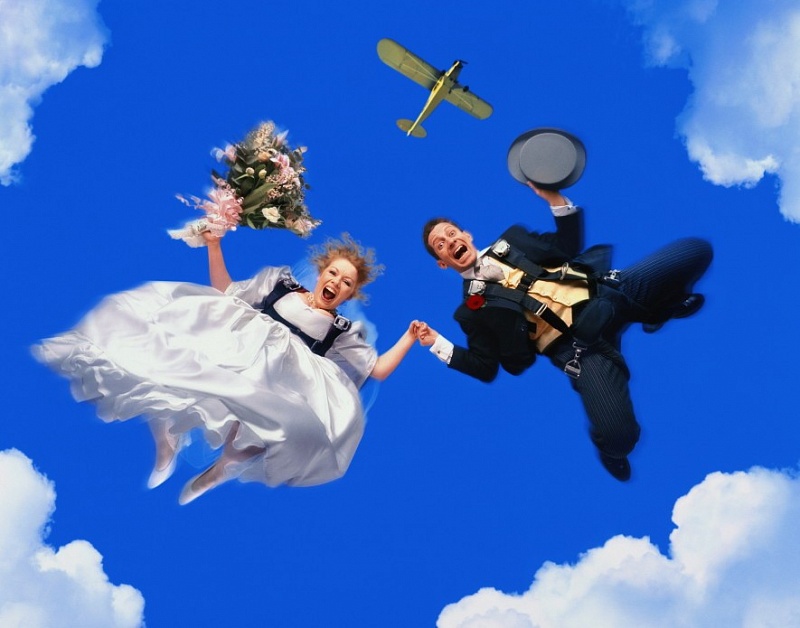 o-SKYDIVE-COUPLE-900 1.jpg